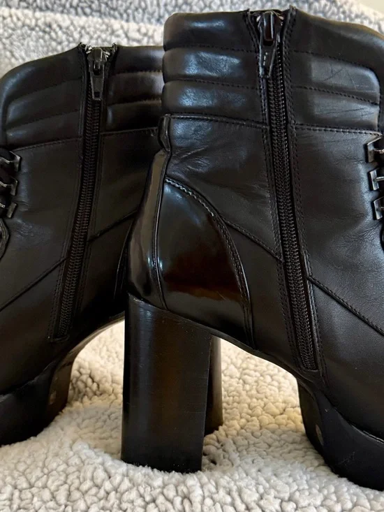 Gianni Bini Women’s Black Platform Lace-Up Ankle Boots - Picture 3 of 7